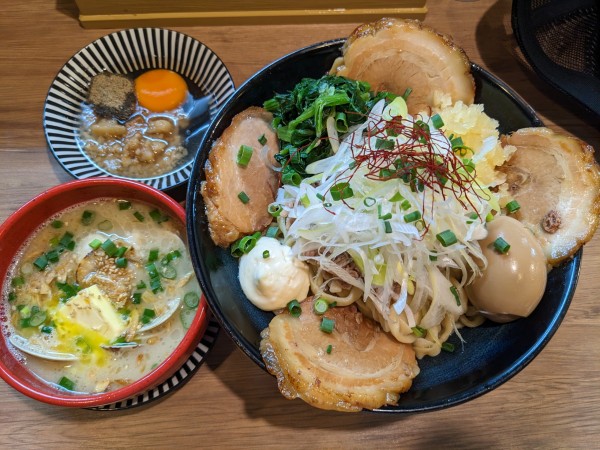 「貝出汁そば(キングver)＋倍盛り」@饗処 酒麺童子の写真