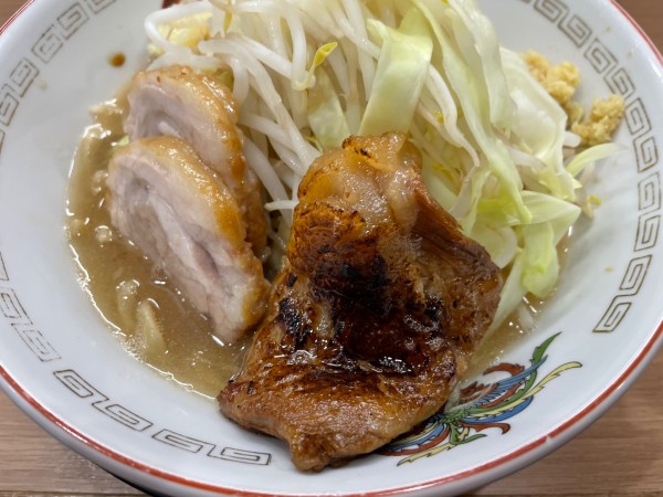 「ミニラーメン、炙り豚、ビール」@ラーメン豚山 金沢文庫店の写真