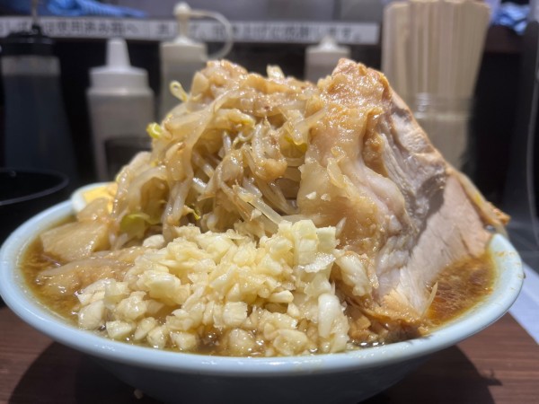 「ラーメン300g 生卵」@ラーメン富士丸  西早稲田店の写真