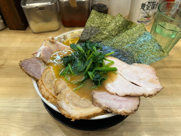「裏むさチャーシュー特選」@横浜ラーメン 裏武蔵家 西千葉本店の写真