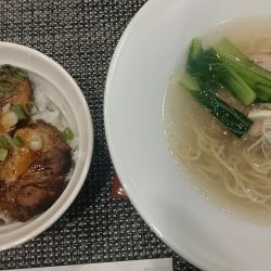 塩ラーメン（ハーフ）+ミニチャーシュー丼