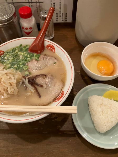 「ラーメン ご飯 生卵」@ラーメン 唐そば 渋谷2丁目店の写真