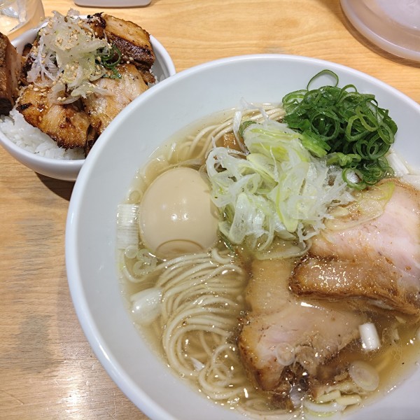 「塩らーめん特製1300円、チャーシューご飯500円」@佐々木製麺所の写真