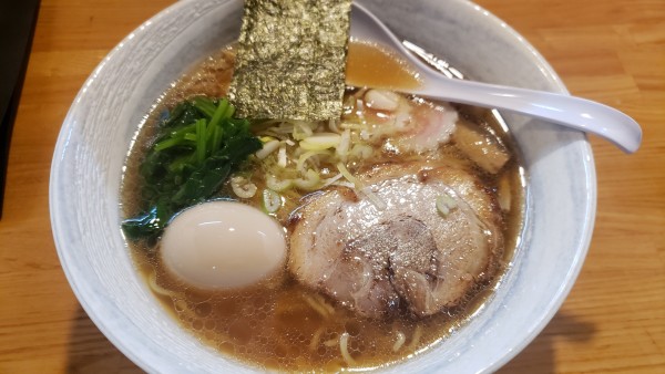 「鶏ガラ醤油らぁ麺＋味玉」@らぁ麺 結の写真