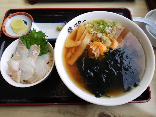 「竜飛産天然あおさラーメン＋ミニマツカワ丼　880＋1250円」@食堂たっぴの写真