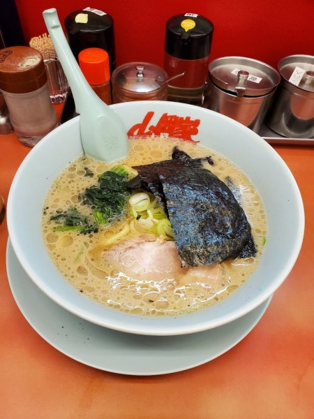 「醤油ラーメン@690@690」@ラーメン山岡家 大口店の写真