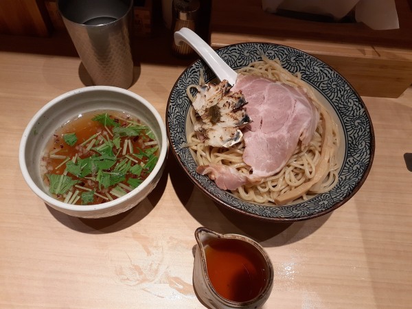 「ずわい蟹つけめん、大盛」@鴨と蟹 中華そば 燈 登戸店の写真