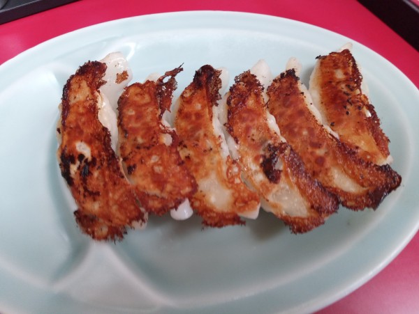 「餃子350円がLINE友達登録で無料、塩豚骨ラーメン690円」@山岡家 結城店の写真