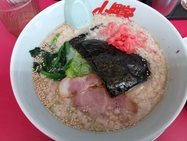 「塩豚骨ラーメン690円、紅生姜30円、餃子350円は無料」@山岡家 結城店の写真