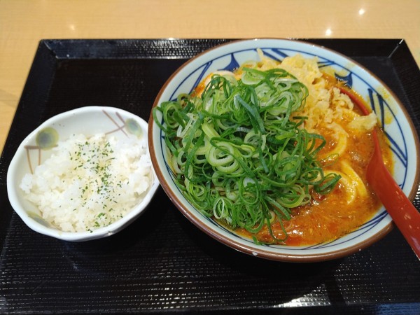 「トマたまカレーうどん」@丸亀製麺 ららぽーと柏の葉店の写真