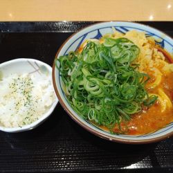 トマたまカレーうどん