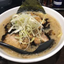 とん黒　太麺　かため　大盛