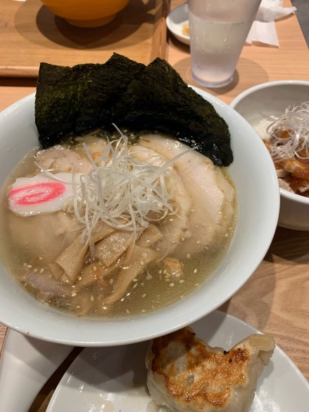 「【加州屋】至高のチャーシュー佐野ラーメン（塩）」@ラーメンWalkerキッチンの写真