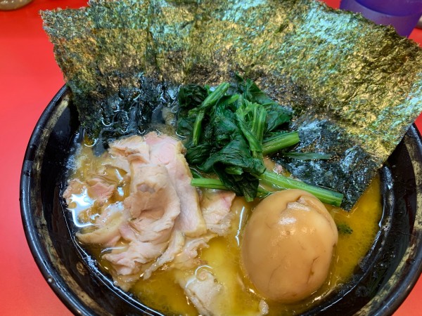 「チャーシュー麺＋味玉＋海苔」@家系総本山 ラーメン吉村家の写真