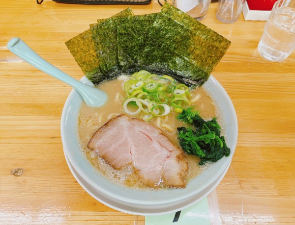 「ラーメン」@横浜ラーメン 家系家 八戸店の写真