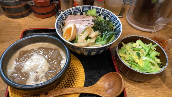 「豚骨醤油つけ麺＋野菜」@ラーメン猪太の写真