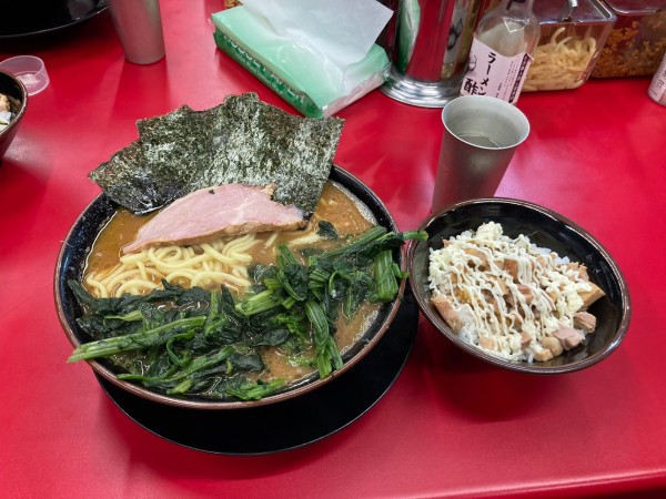 「らーめん＋青菜＋賄い飯」@IEKEI_TOKYO 王道家直系の写真