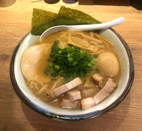 「得製ラーメン 大盛 1050+100円」@風雲児 吉祥寺店の写真
