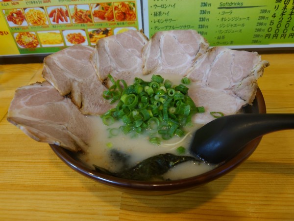 「チャーシュー麺大盛りバリカタ  チャーハン」@博多ラーメン 長浜や 平和島店の写真