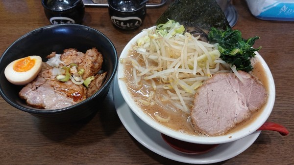 「ラーメン モヤシキャベツ チャーシュー丼」@うまいヨ ゆうちゃんラーメンの写真