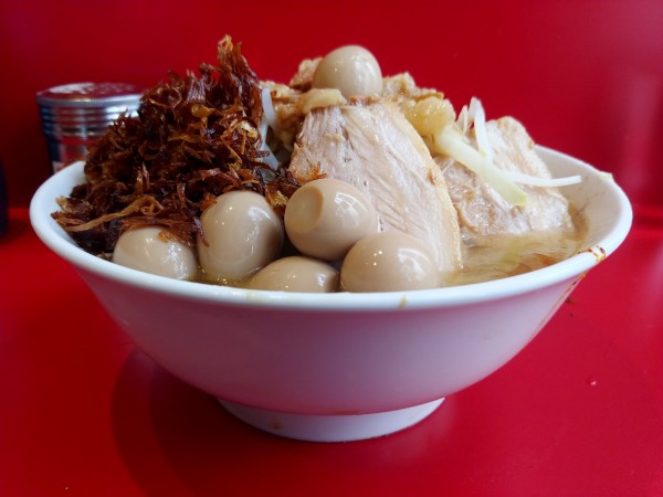 「ラーメン半分・味付うずら＆焦がしネギ増し」@麺屋HEROの写真