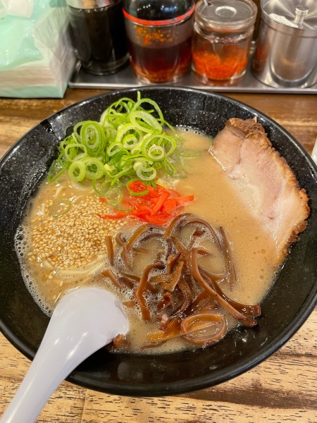 「とんこつラーメン　800円」@松福 長浜海岸店の写真