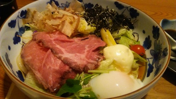 「ローストビーフの彩りサラダうどんと抹茶ゼリー 1263円」@夢庵 足立栗原店の写真