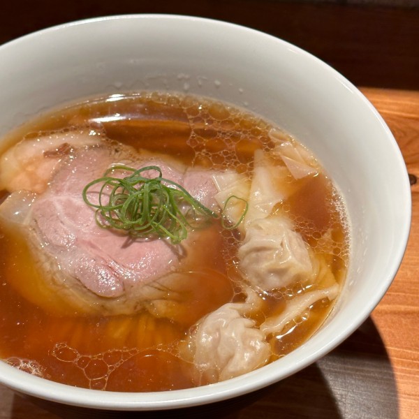 「ワンタン醤油らぁめん」@麺 ふじさきの写真