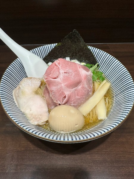 「特製白醤油そば　1080円」@寿製麺 よしかわ 西台駅前店の写真