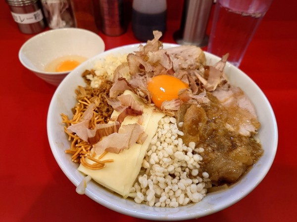 「まぜそば大300 課長以外増し」@ブタゴリラの写真