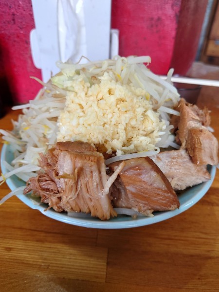 「チャーシュー麺  野菜マシ  ニンニク」@ラーメン髭の写真