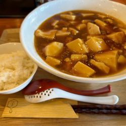 麻婆らーめん820円、半ライス130円