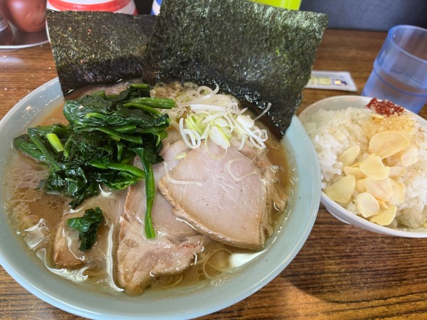 「チャーシュー麺 ¥950  ライス ¥100」@ラーメン西山家 君津店の写真