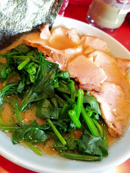 「チャーシューメン・新鮮ほうれん草増し」@横浜家系ラーメン 黄金家の写真