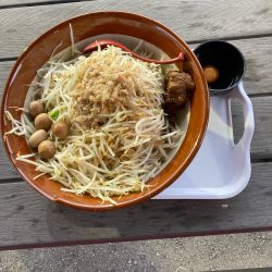 中ラーメン　生たまご　うずら
