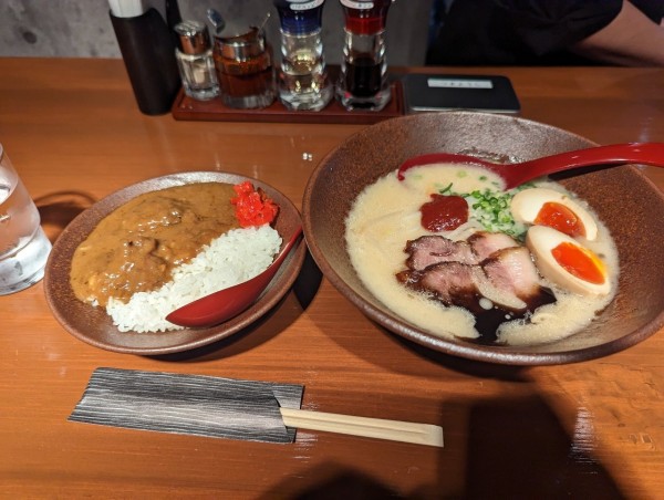 「赤べこラーメン・和牛カレー」@和牛ラーメン 繕の写真