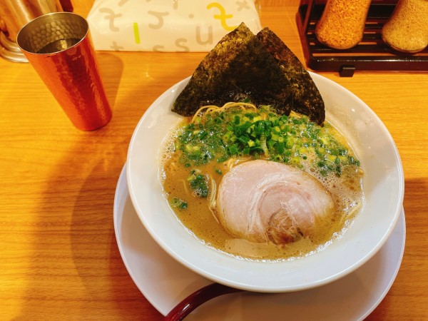 「らーめん」@釜焚きとんこつ がっとん 東京ラーメン横丁店の写真