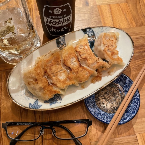 「手包みステーキ餃子」@餃子といえば芭莉龍 八重北分店の写真