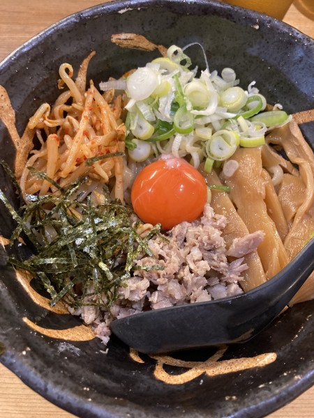 「辛まぜそば¥900」@麺屋 蝉 関大前店の写真