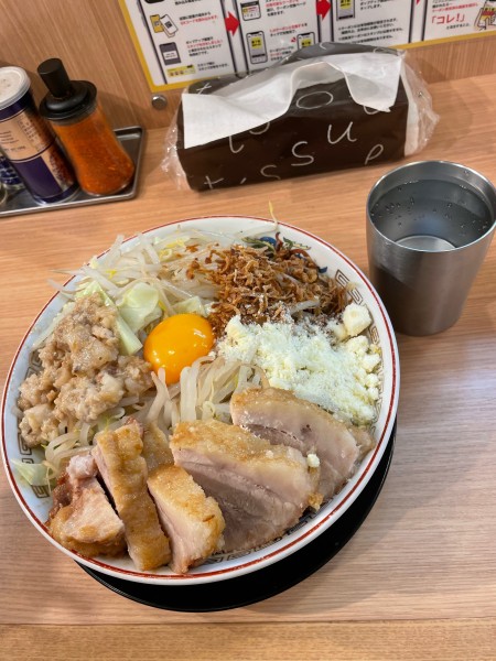 「小ブタラーメン(汁なし)粉チーズ」@豚山 栄店の写真