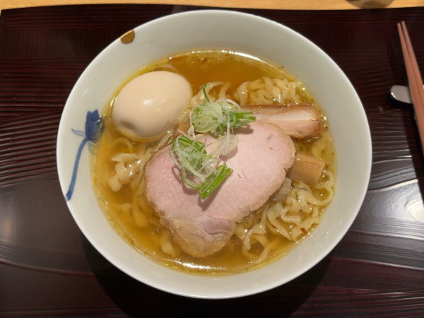 「塩（中太手もみ麺）＋味玉」@麺 みつヰの写真