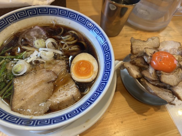 「だし醤油そば＋【数量限定】炙りチャーシュー丼」@京都 だしと麺の写真