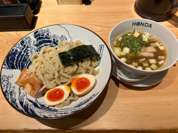 「自家製手揉みつけめん(醤油)上1400円」@本田麺業 神田西口駅前店の写真