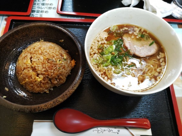 「(冬季限定)こってりラーメン+半炒飯セット」@東竜 新橋店の写真