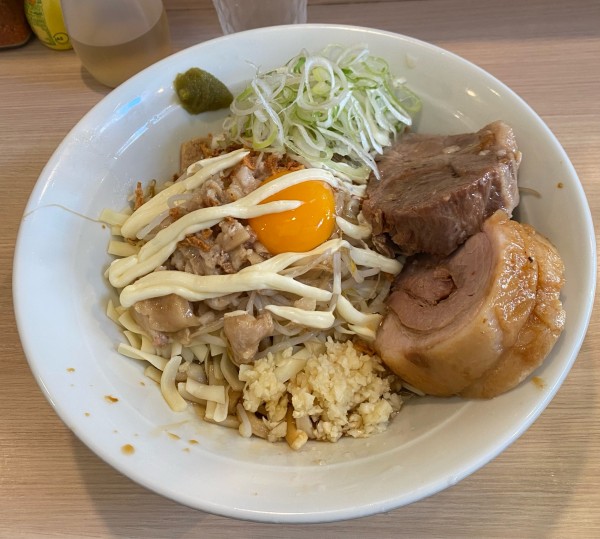 「汁なし ぶた(うで) チーズ ねぎ」@麺屋 味方の写真