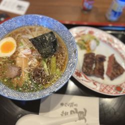 ハーフ上たん焼きと牛テールラーメン 1600円