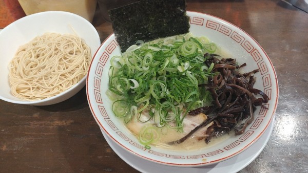 「ねぎらーめん+替玉」@博多長浜ラーメン フクフクの写真
