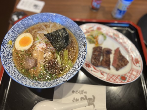 「ハーフ上たん焼きと牛テールラーメン 1600円」@牛たん焼き 仙台 辺見 花小金井店の写真