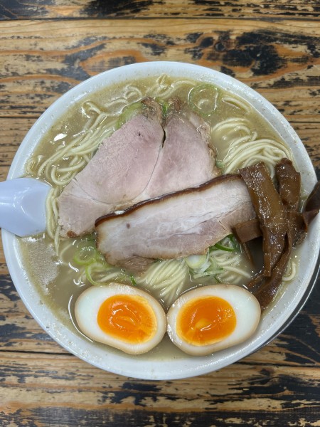 「こく煮干し塩味・細麺 880円、大盛り 120円」@長尾中華そば 西バイパス店の写真