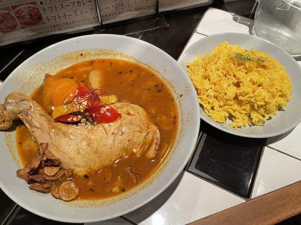 「野菜とチキンレッグのスープカレー」@無添加薬膳スープカレー COSMOSの写真